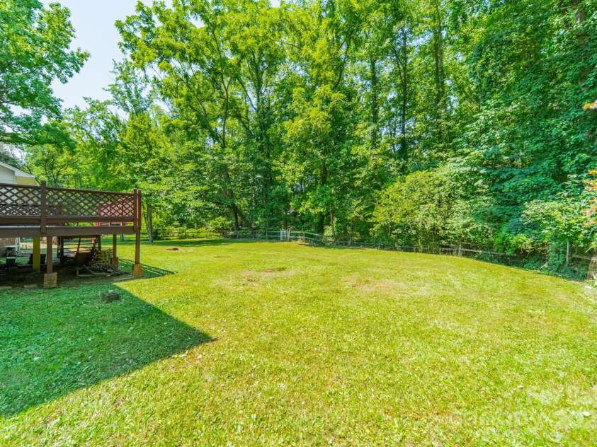 7309 Leesburg Road, Charlotte, NC 28215.  MLS# CAR4279277, YatesRealty ID 33600. 