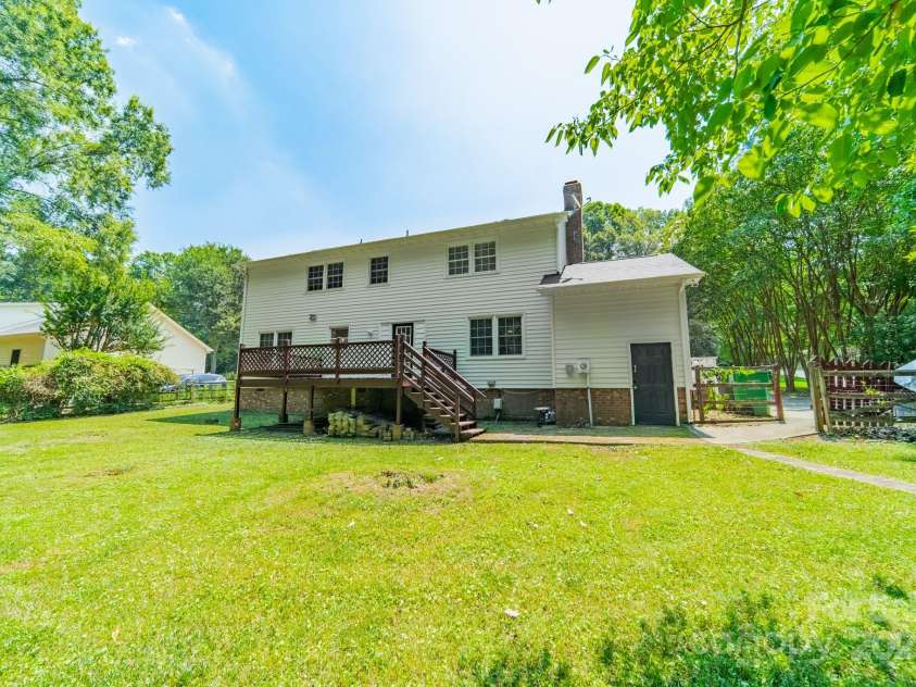 7309 Leesburg Road, Charlotte, NC 28215.  MLS# CAR4279277, YatesRealty ID 33600. 