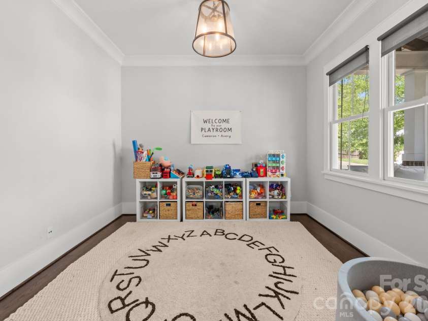 412 Eli Street, Charlotte, NC 28204.  MLS# CAR4393807, YatesRealty ID 33601. 