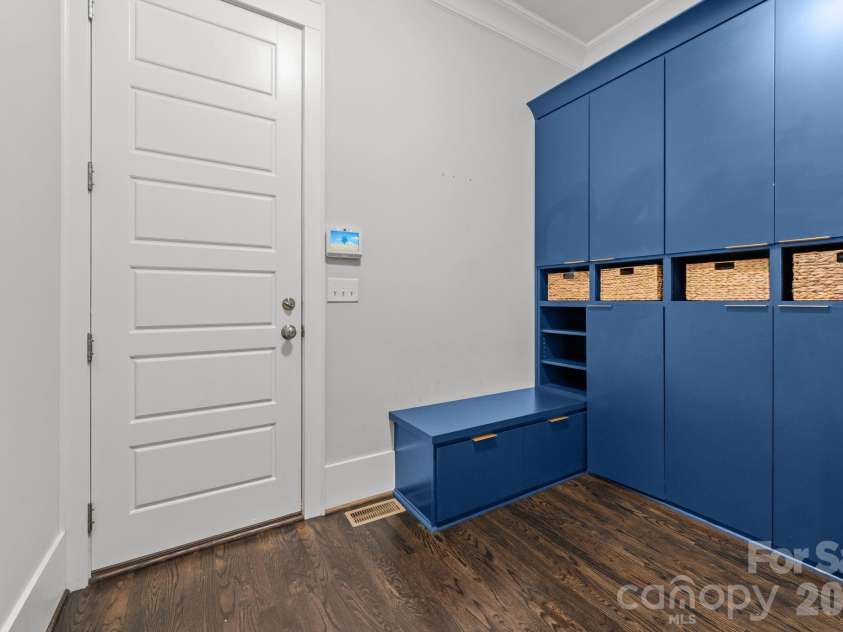 412 Eli Street, Charlotte, NC 28204.  MLS# CAR4393807, YatesRealty ID 33601. 