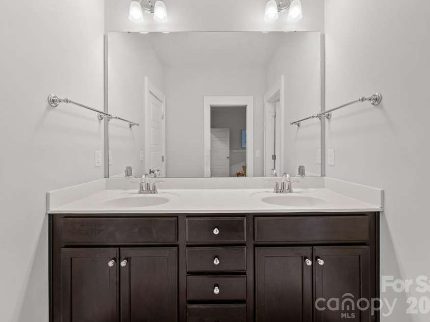 412 Eli Street, Charlotte, NC 28204.  MLS# CAR4393807, YatesRealty ID 33601. 