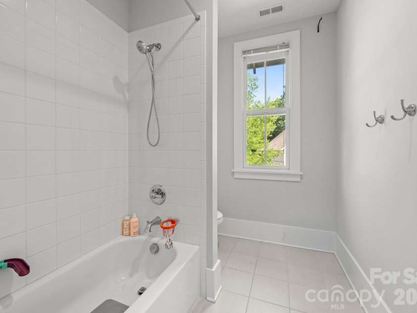 412 Eli Street, Charlotte, NC 28204.  MLS# CAR4393807, YatesRealty ID 33601. 