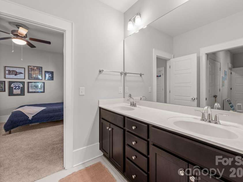 412 Eli Street, Charlotte, NC 28204.  MLS# CAR4393807, YatesRealty ID 33601. 