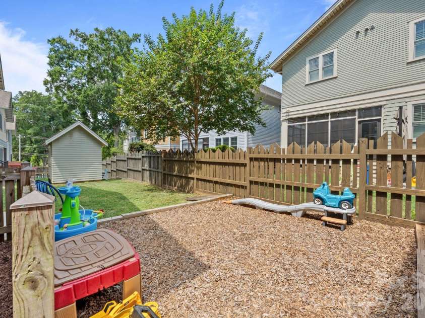 412 Eli Street, Charlotte, NC 28204.  MLS# CAR4393807, YatesRealty ID 33601. 