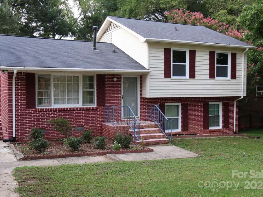6727 Cedar Springs Road, Charlotte, NC 28212.  MLS# CAR4291114, YatesRealty ID 33601. 