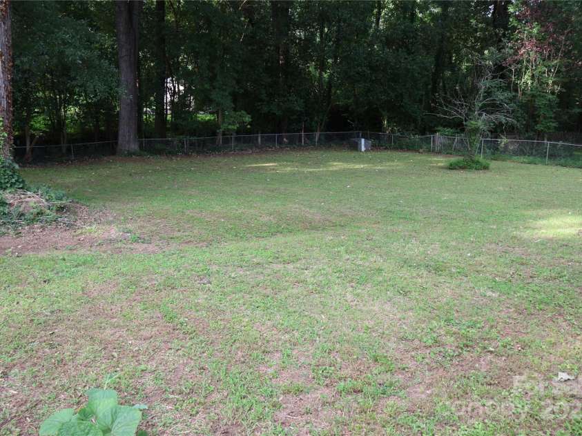 6727 Cedar Springs Road, Charlotte, NC 28212.  MLS# CAR4291114, YatesRealty ID 33601. 