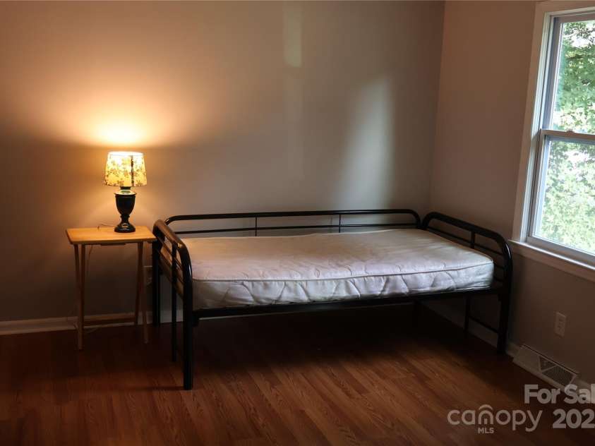 6727 Cedar Springs Road, Charlotte, NC 28212.  MLS# CAR4291114, YatesRealty ID 33601. 