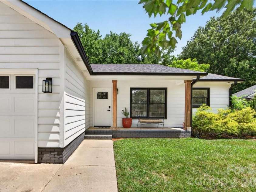 8610 Brookstead Drive, Charlotte, NC 28215.  MLS# CAR4396459, YatesRealty ID 33603. 