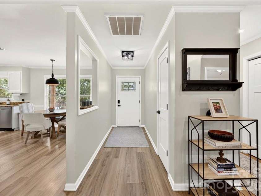 8610 Brookstead Drive, Charlotte, NC 28215.  MLS# CAR4396459, YatesRealty ID 33603. 