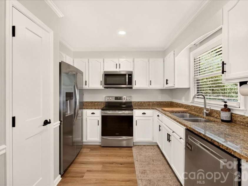 8610 Brookstead Drive, Charlotte, NC 28215.  MLS# CAR4396459, YatesRealty ID 33603. 