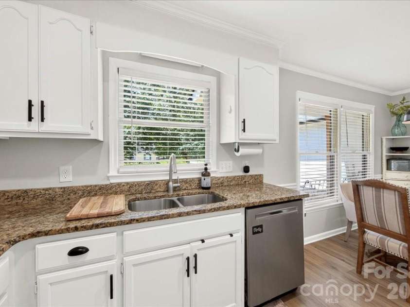 8610 Brookstead Drive, Charlotte, NC 28215.  MLS# CAR4396459, YatesRealty ID 33603. 