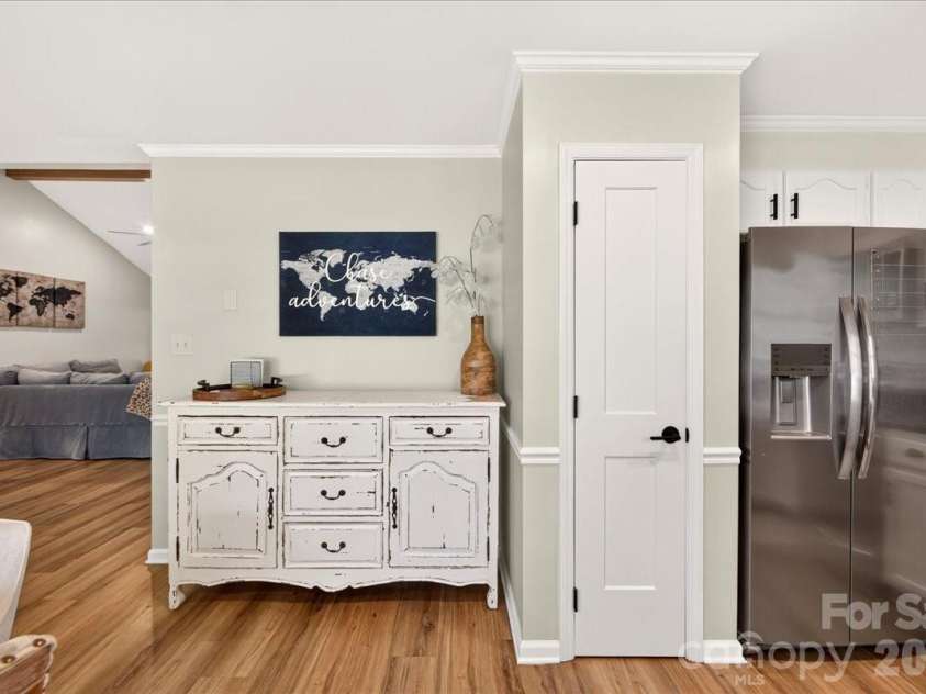 8610 Brookstead Drive, Charlotte, NC 28215.  MLS# CAR4396459, YatesRealty ID 33603. 