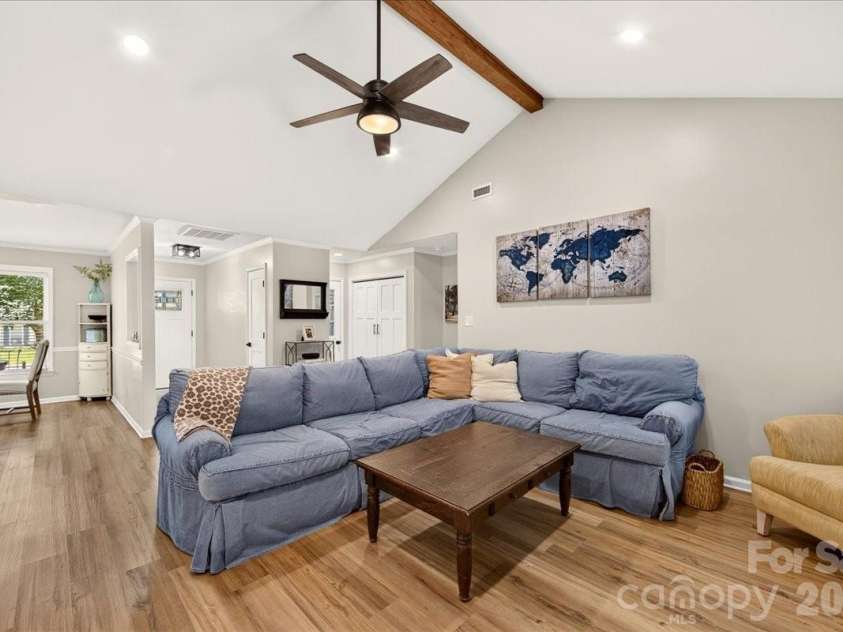 8610 Brookstead Drive, Charlotte, NC 28215.  MLS# CAR4396459, YatesRealty ID 33603. 
