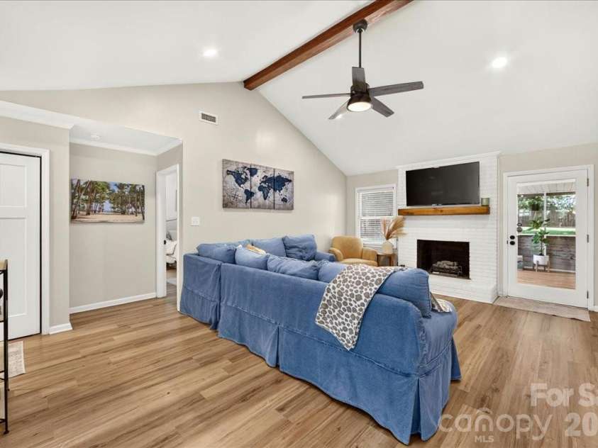 8610 Brookstead Drive, Charlotte, NC 28215.  MLS# CAR4396459, YatesRealty ID 33603. 