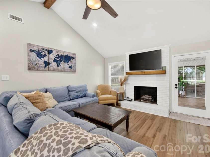 8610 Brookstead Drive, Charlotte, NC 28215.  MLS# CAR4396459, YatesRealty ID 33603. 
