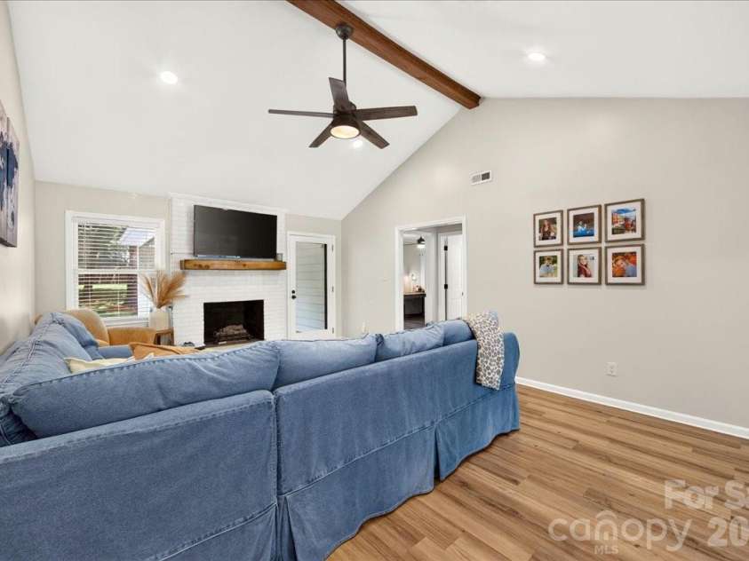 8610 Brookstead Drive, Charlotte, NC 28215.  MLS# CAR4396459, YatesRealty ID 33603. 