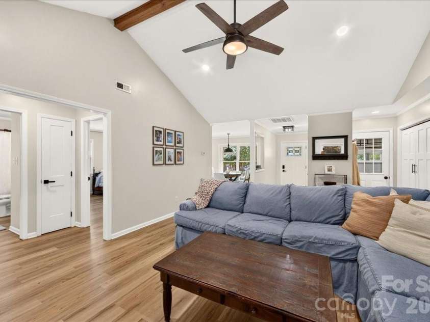 8610 Brookstead Drive, Charlotte, NC 28215.  MLS# CAR4396459, YatesRealty ID 33603. 