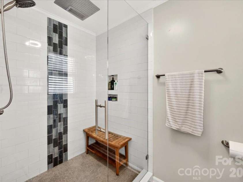 8610 Brookstead Drive, Charlotte, NC 28215.  MLS# CAR4396459, YatesRealty ID 33603. 