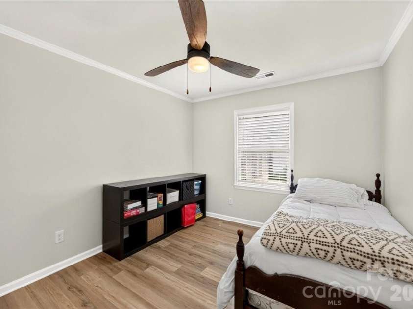 8610 Brookstead Drive, Charlotte, NC 28215.  MLS# CAR4396459, YatesRealty ID 33603. 