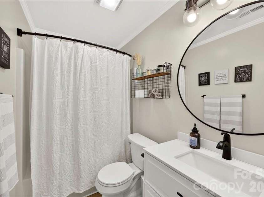 8610 Brookstead Drive, Charlotte, NC 28215.  MLS# CAR4396459, YatesRealty ID 33603. 