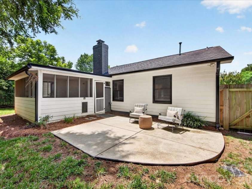 8610 Brookstead Drive, Charlotte, NC 28215.  MLS# CAR4396459, YatesRealty ID 33603. 