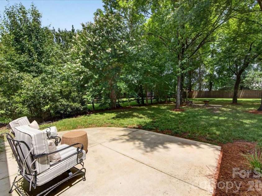 8610 Brookstead Drive, Charlotte, NC 28215.  MLS# CAR4396459, YatesRealty ID 33603. 