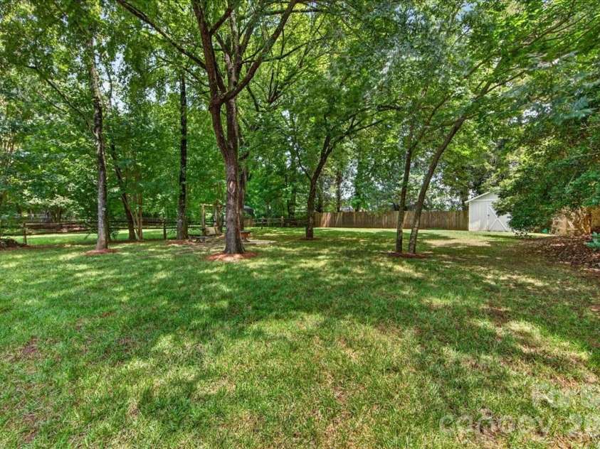 8610 Brookstead Drive, Charlotte, NC 28215.  MLS# CAR4396459, YatesRealty ID 33603. 