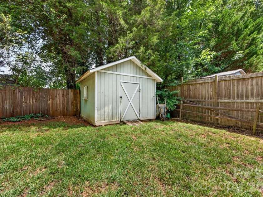 8610 Brookstead Drive, Charlotte, NC 28215.  MLS# CAR4396459, YatesRealty ID 33603. 