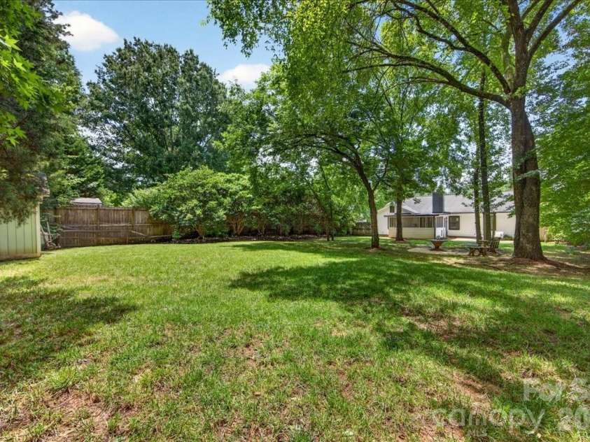8610 Brookstead Drive, Charlotte, NC 28215.  MLS# CAR4396459, YatesRealty ID 33603. 