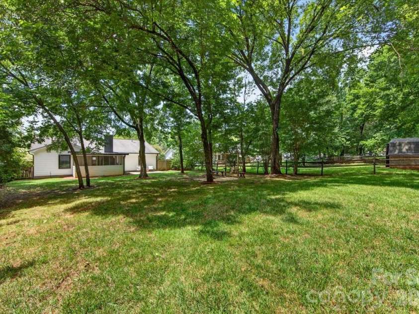 8610 Brookstead Drive, Charlotte, NC 28215.  MLS# CAR4396459, YatesRealty ID 33603. 