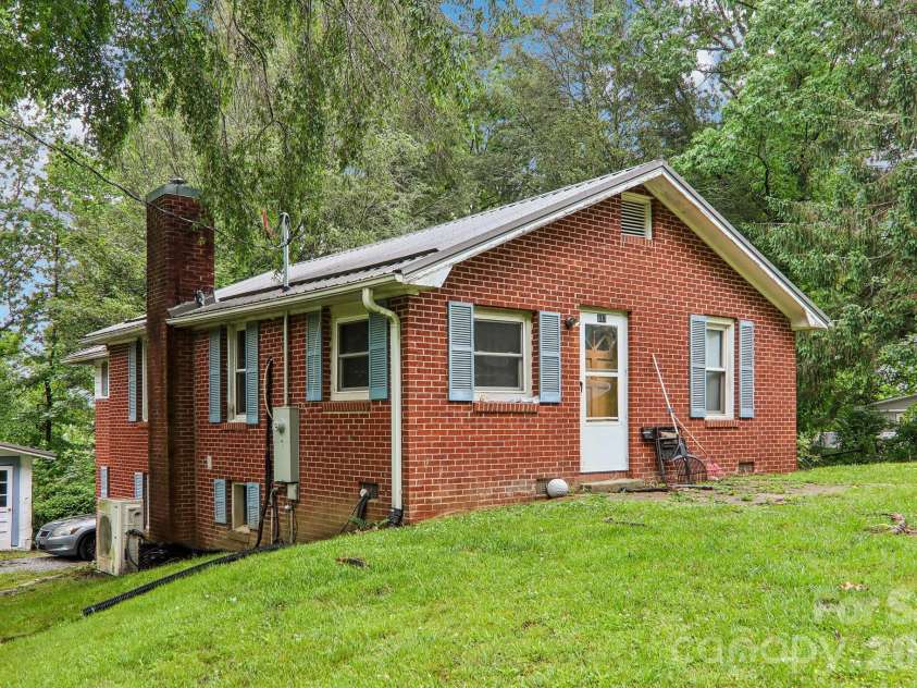 677 Mount Olivet Road, Zirconia, NC 28790.  MLS# CAR4387688, YatesRealty ID 33604. 