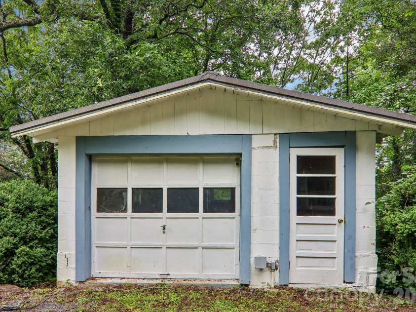 677 Mount Olivet Road, Zirconia, NC 28790.  MLS# CAR4387688, YatesRealty ID 33604. 