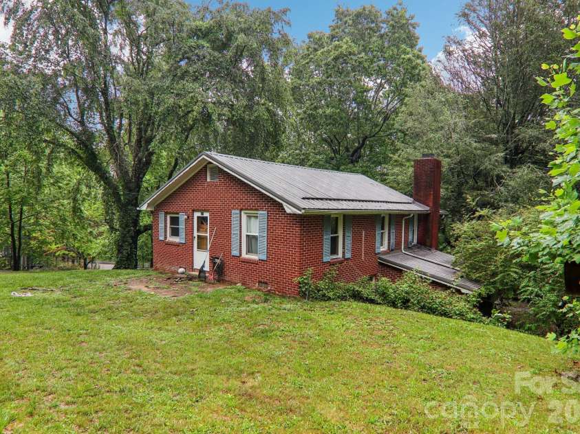 677 Mount Olivet Road, Zirconia, NC 28790.  MLS# CAR4387688, YatesRealty ID 33604. 