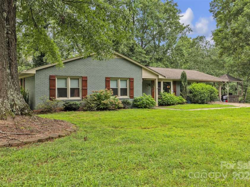 1060 26th Avenue, Hickory, NC 28601.  MLS# CAR4290821, YatesRealty ID 33605. 