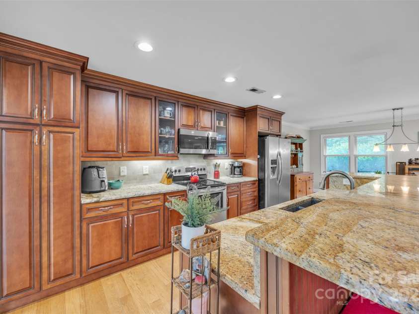 1060 26th Avenue, Hickory, NC 28601.  MLS# CAR4290821, YatesRealty ID 33605. 