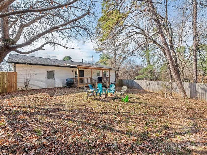 129 Willowbrook Road, Hendersonville, NC 28792.  MLS# CAR4324959, YatesRealty ID 33607. 