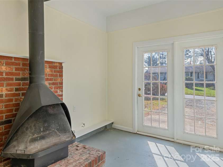 129 Willowbrook Road, Hendersonville, NC 28792.  MLS# CAR4324959, YatesRealty ID 33607. Bonus Room