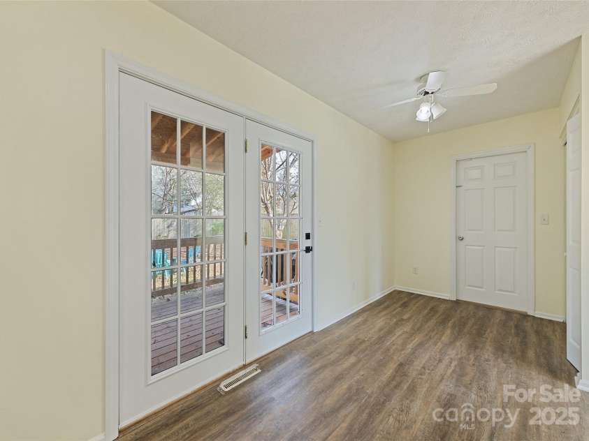 129 Willowbrook Road, Hendersonville, NC 28792.  MLS# CAR4324959, YatesRealty ID 33607. Dining Area