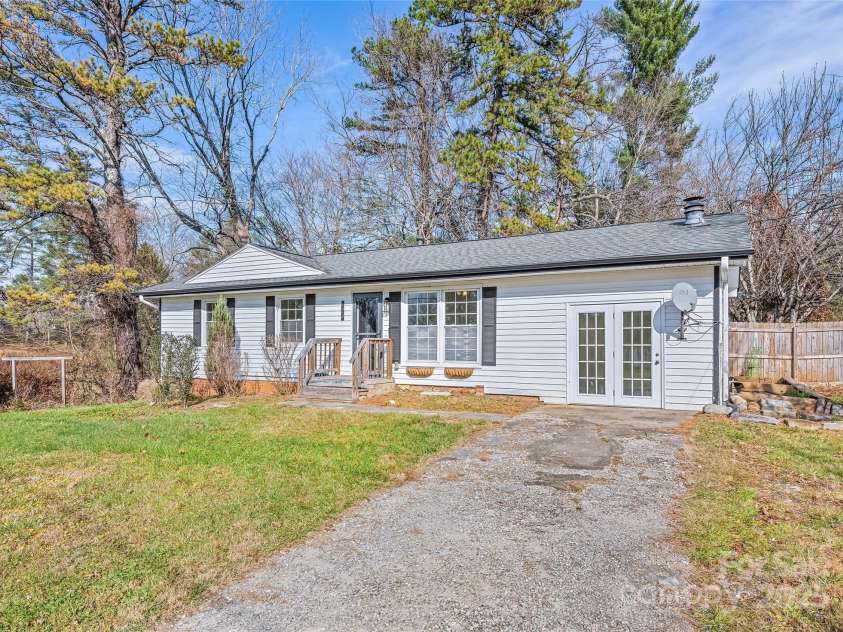 129 Willowbrook Road, Hendersonville, NC 28792.  MLS# CAR4324959, YatesRealty ID 33607. Front 