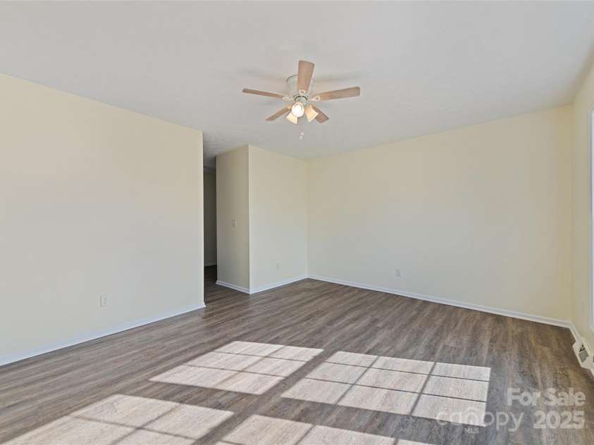 129 Willowbrook Road, Hendersonville, NC 28792.  MLS# CAR4324959, YatesRealty ID 33607. Living Room 