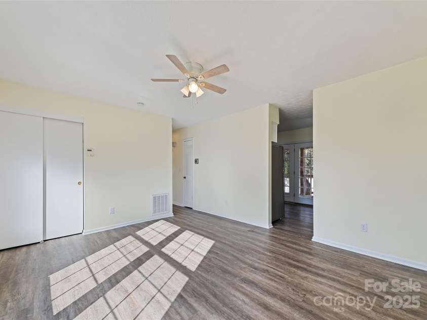 129 Willowbrook Road, Hendersonville, NC 28792.  MLS# CAR4324959, YatesRealty ID 33607. Living Room