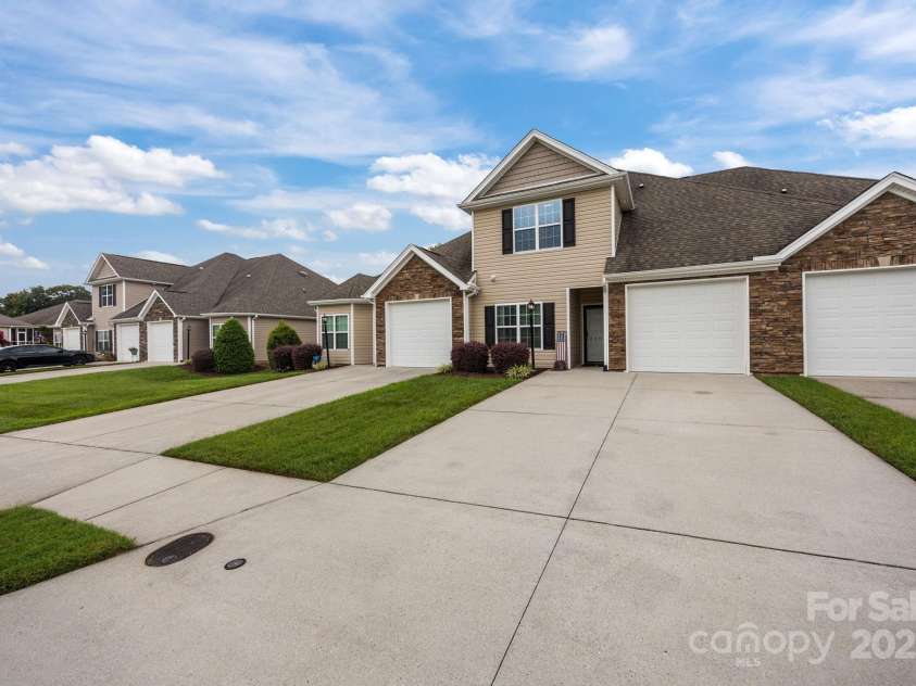 2188 Shady Stone Drive, Winston Salem, NC 27127.  MLS# CAR4288260, YatesRealty ID 33608. 