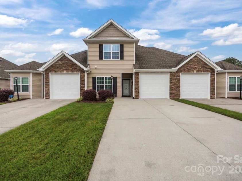 2188 Shady Stone Drive, Winston Salem, NC 27127.  MLS# CAR4288260, YatesRealty ID 33608. 