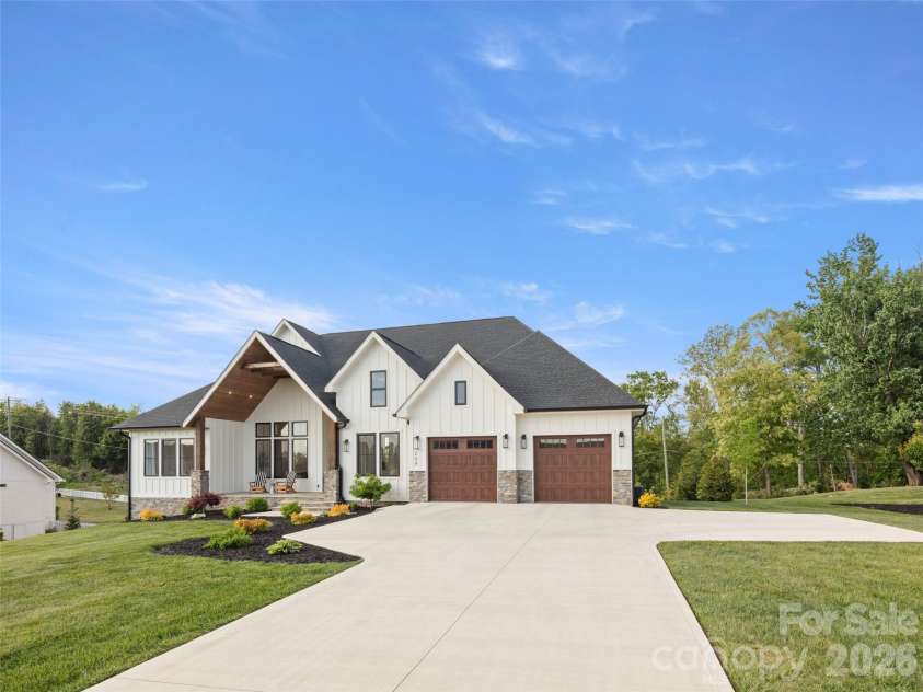 208 Majestic Ridge Road, Mills River, NC 28759.  MLS# CAR4374175, YatesRealty ID 33609. 