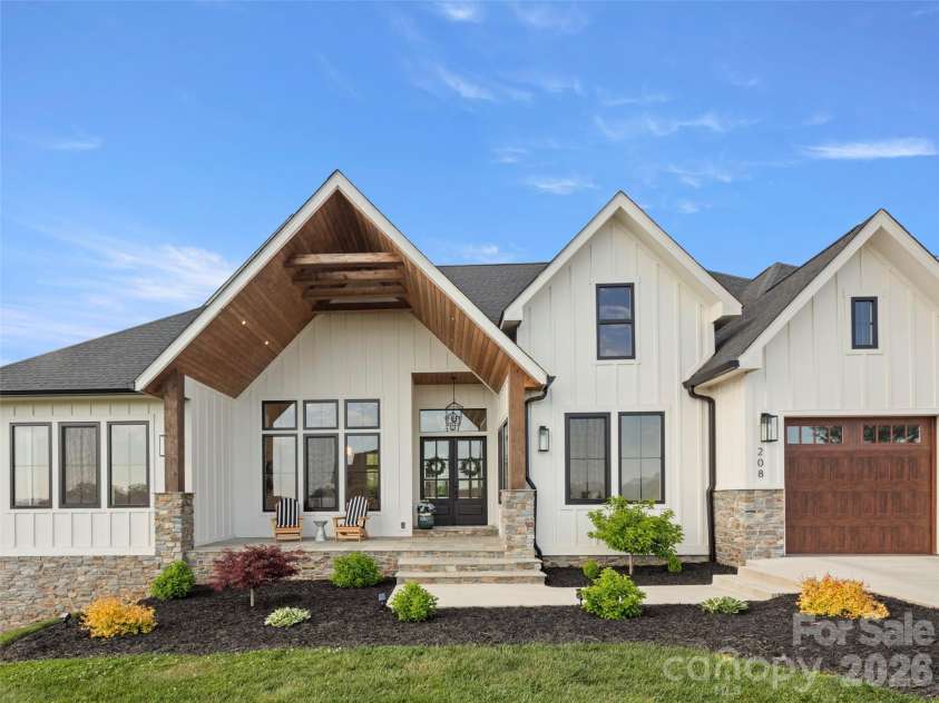 208 Majestic Ridge Road, Mills River, NC 28759.  MLS# CAR4374175, YatesRealty ID 33609. 