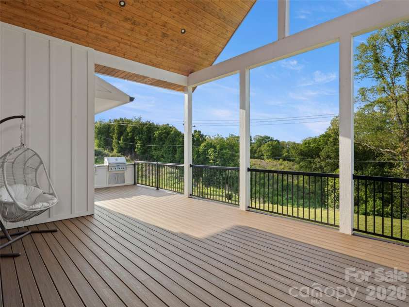 208 Majestic Ridge Road, Mills River, NC 28759.  MLS# CAR4374175, YatesRealty ID 33609. 