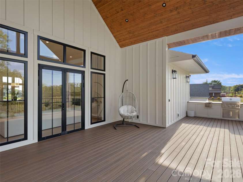 208 Majestic Ridge Road, Mills River, NC 28759.  MLS# CAR4374175, YatesRealty ID 33609. 