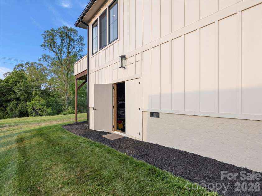 208 Majestic Ridge Road, Mills River, NC 28759.  MLS# CAR4374175, YatesRealty ID 33609. 