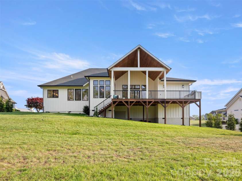 208 Majestic Ridge Road, Mills River, NC 28759.  MLS# CAR4374175, YatesRealty ID 33609. 
