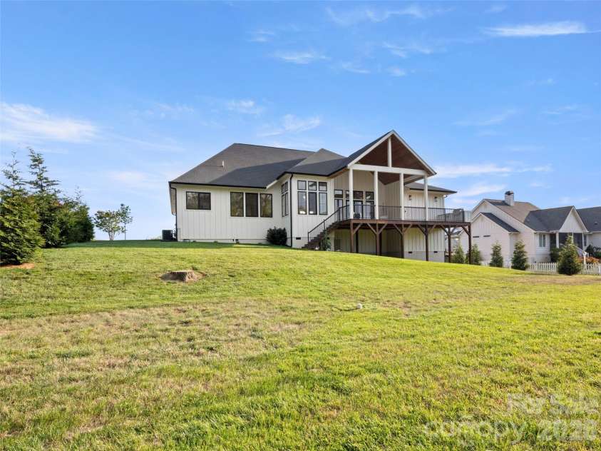 208 Majestic Ridge Road, Mills River, NC 28759.  MLS# CAR4374175, YatesRealty ID 33609. 